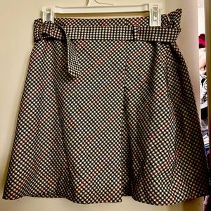 H&M Mini skirt with houndstooth-patterned. Used one time, in good condition.